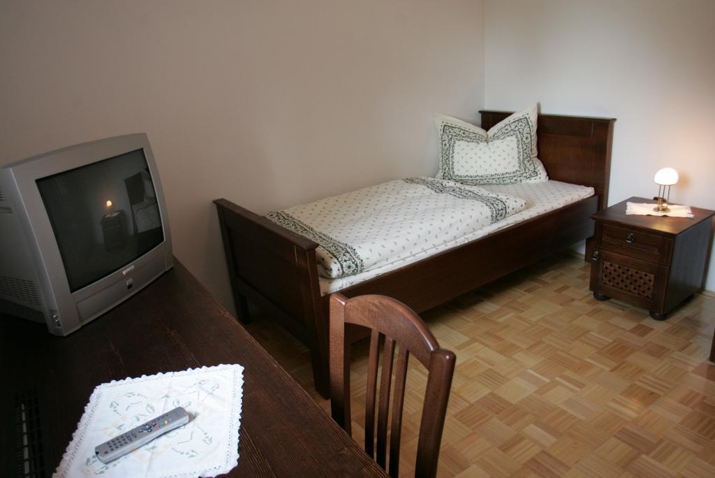 Farm Stay Frank Ozmec Wine And Glamping Estate Ljutomer Phòng bức ảnh